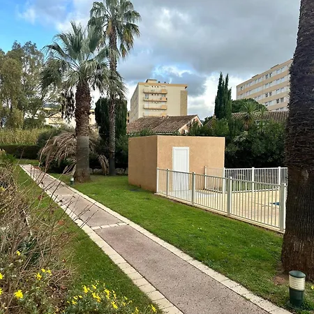 Cozy T2 Avec Piscine Apartment